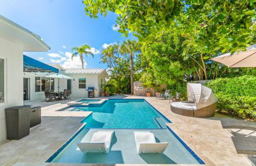 Across from Beach- 3 Master Suites, Heated Pool & Spa, Tanning Ledge, Golden Tee - by Maven Vacation Rentals - Foto 40