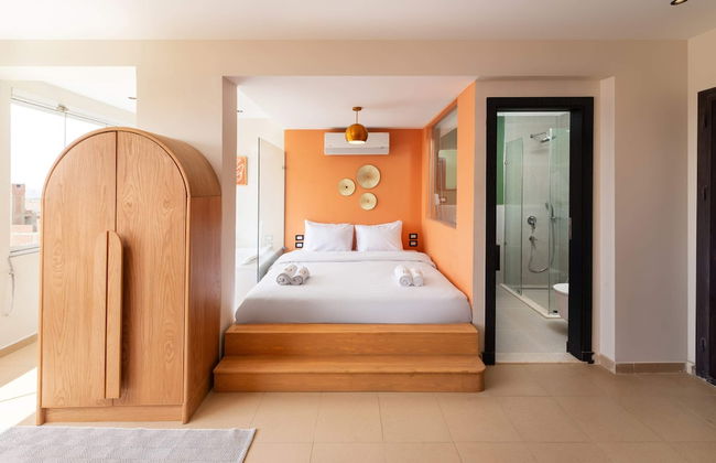 Xuru Stays I Jacuzzi Studios @ The Pyramids - Foto 3