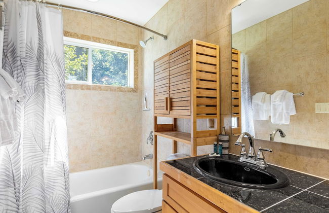 Harborview Getaway by Avantstay Walk to Beach - Photo 25