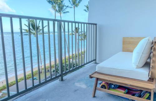 Beachfront Studio w Amazing Views - Photo 9