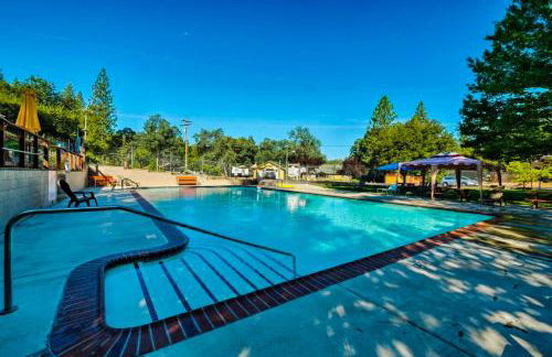 NEW! Cozy & Secluded House w/Deck - Near Yosemite! - Foto 24