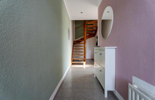 Moderne Doppelhaushälfte mit Garten & Terrasse I Free Wifi I Free Parking - Foto 18