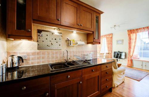 GuestReady - Historic Edinburgh Old Town Apartment - Photo 15