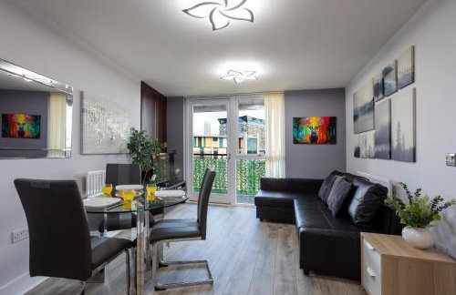 Vista Verde - Luxury City Penthouse 2BR - Sleeps up to 6 - Parking - Photo 1