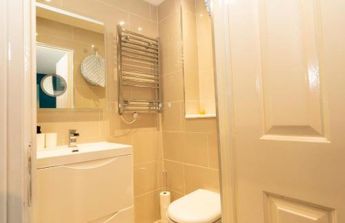 Pristine Purfleet Newly Renovated 2Bed, 2Bath - Photo 11