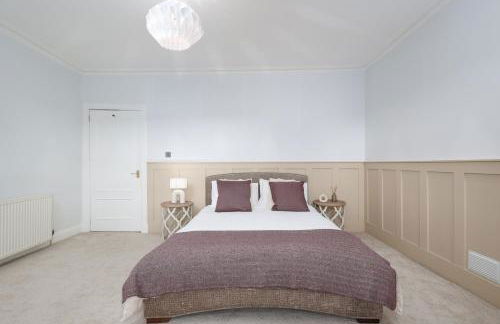 Extravagant 6 Bed Victorian Townhouse with Hot Tub - Photo 66