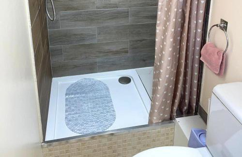 House - Sleeps 10 - Garden - Parking - Foto 3