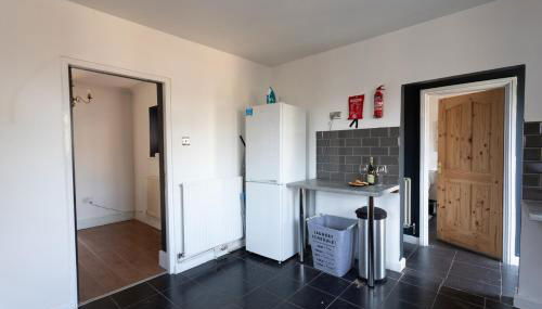 Newly Refurbed Home With Football Table Near M5 Junction 2 - Foto 3