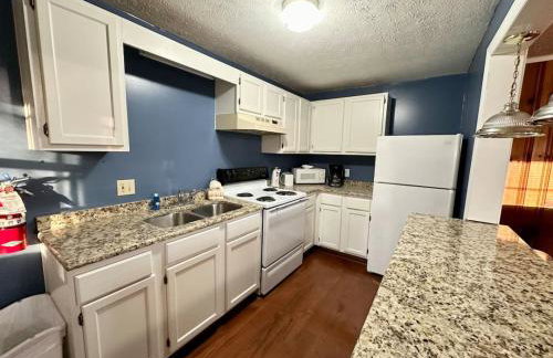 Cottage 4- Lees Ford Marina - Photo 3