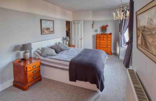 Large character home, hot tub, beach 5 min walk - Foto 18