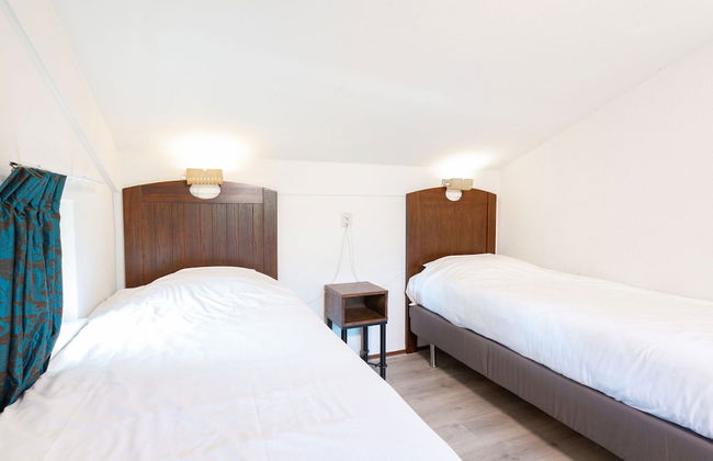 Restyled Holiday Home with 2 Bathrooms near Beach - Photo 4