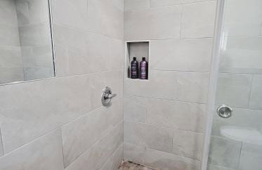 Modern 2BR Guest Suite w En-Suite Bathrooms 10 min to Rodeo Drive Near Kaiser and Cedars hospitals - Foto 24