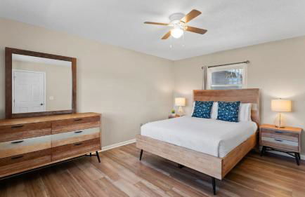 Pleasant Cove Waterfront Getaway With Fire Pit, Deck, and Lake Views - Foto 54