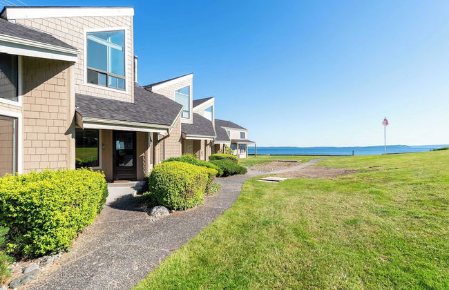 Beachcomber's Bliss by Avantstay Steps to the Beach Ocean Views - Photo 34