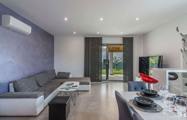 Villa in Novigrad With Private Pool and Beach - Photo 14