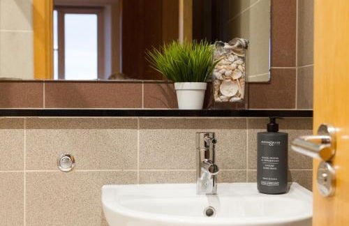 Weekly & Monthly stays in Penthouse for Contractors or Leisure Single or Superking beds available - Foto 30