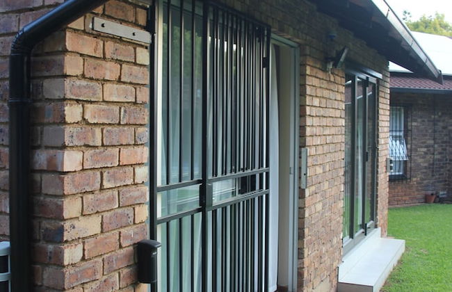 Chic & Serene 1-Bed Haven in Roodepoort - Photo 39