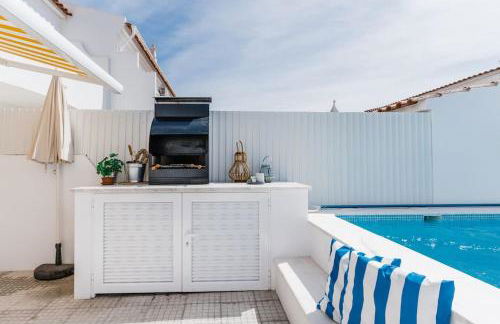 StaySalty - Resort Style Family Beach House with Pool - Photo 3