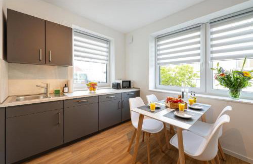 Skipper's Deck - Stilvoll und zentral nahe Hafen und Deich, inkl Parken, 2 Arbeitsplätze, Wlan, voll ausgestattete Küche - Foto 8