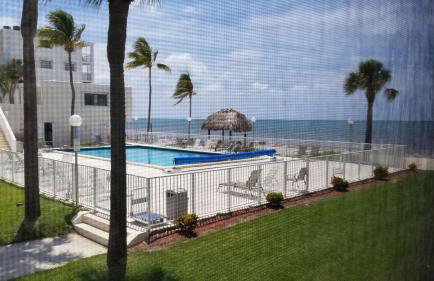 Beachfront Condo on Coco Plum Beach - Foto 15