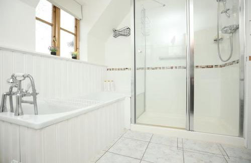 Modern 5-Bed Home, Guests 9, Secure Parking, Contractors - Foto 46