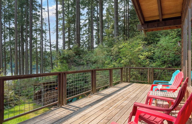 Goss Lake Chalet by Avantstay Lakefront w/ Dock - Photo 33