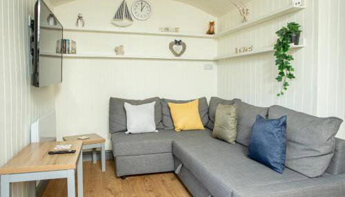 Yew Lodge - Shepherd's Hut Railway Carriage with "Hot Tub" - Sleeps 4 - Escape Completely! - Foto 4