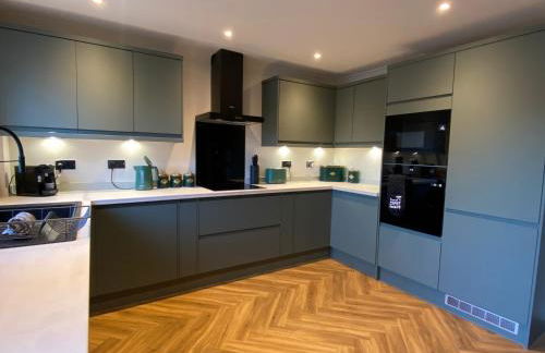 Group Contractor Stay 3 Bed House Bedford Parking WiFi - Foto 31