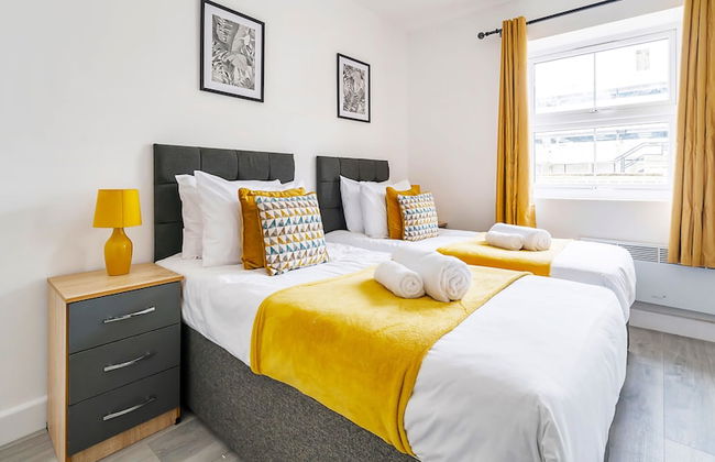 Modern Town Center Apartments Aldershot - Photo 16