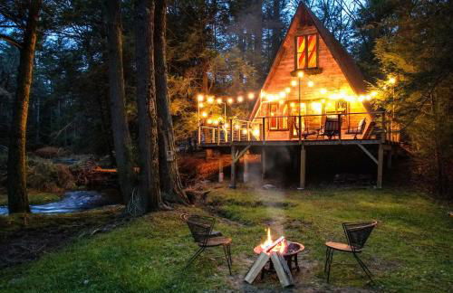 Enchanting River- Water Front A-Frame Cabin - Foto 1