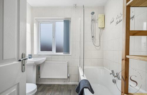 Group-Friendly 3BR Near Dudley + Parking - Foto 5