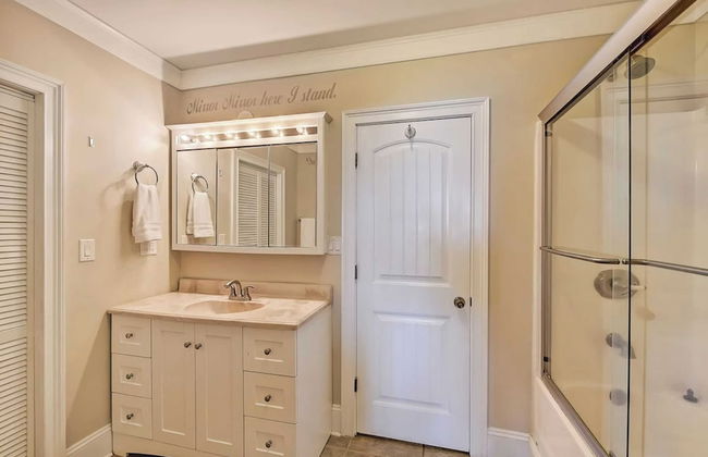 Family Lake House Retreat by Avantstay Sleeps 28 - Foto 41