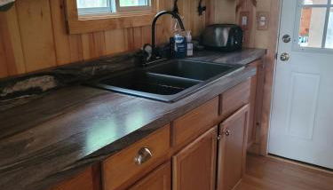 Cozy 2 Bedroom Cabin - Photo 3