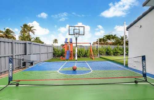 Le Femme Paradise - Htd Pool, Mini Golf, 5 Bedrooms, Jacuzzi, Game Room, BBQ,Pickleball - Photo 24