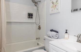 Private Hot Tub & Swing, Vintage Nintendo with Large Parking & EV ready - Foto 26