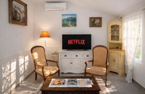 LaPetite Maison Abigail, Peaceful home in Avignon - Photo 5