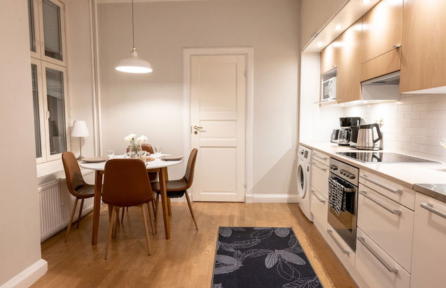 2ndhomes Center Home w Sauna & Balcony - Foto 9