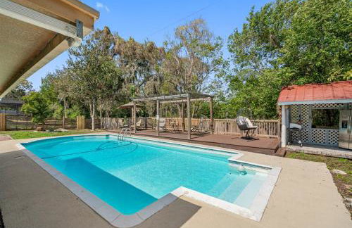 Spacious & Amazing Home w Big Pool and Patio - Photo 41