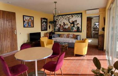 "La Colombe sous les Oliviers" Gîte jusqu'à 4 personnes - 75m2 - Sur Boooking - Rez de jardin Piscine Vue mer et lac - Foto 23