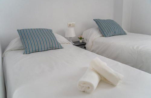 WintowinRentals Terrace, Pool, Parking in Cala del Moral - Photo 29