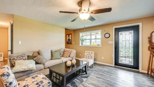 6 Mi to Lake Liberty Pet-Friendly Home with Yard - Foto 4