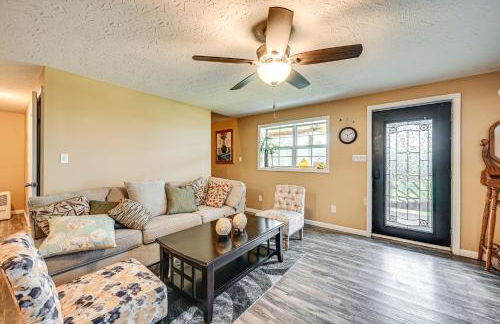 6 Mi to Lake Liberty Pet-Friendly Home with Yard - Foto 4