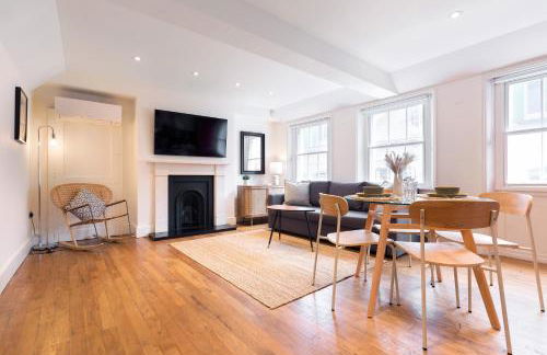 Bright Carnaby Soho 1BR Apartment with AC - Photo 1