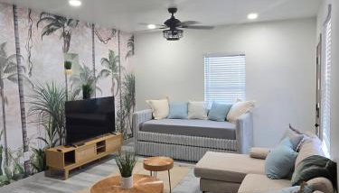 Modern B&W Coastal Retreat 2BR 2BA and Laundry - Foto 4