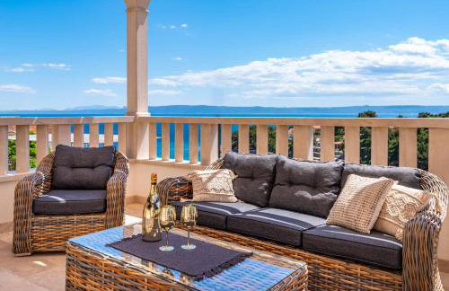 Villa Kadena - Luxury Seaside Villa with Private Heated Pool - Photo 36