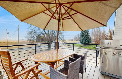 Home with Farmstyle Loft and Views, Mins to Dtwn - Foto 16