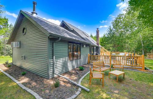 Pembine Cabin with Expansive Yard, Fire Pit and Grill! - Foto 21