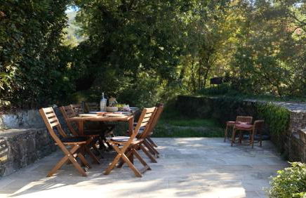 restored water mill with rockpools and waterfall - Foto 33