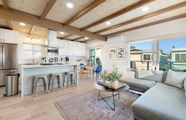 Mission Point 2 by Avantstay Mission Beach Home w/ Large Balcony Steps to Beach! - Photo 1