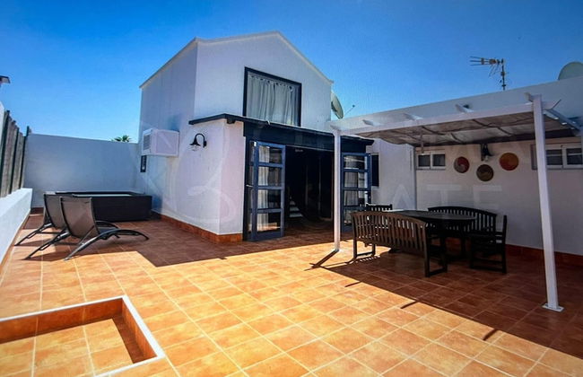 Beautiful Villa in Playa Blanca - Photo 8